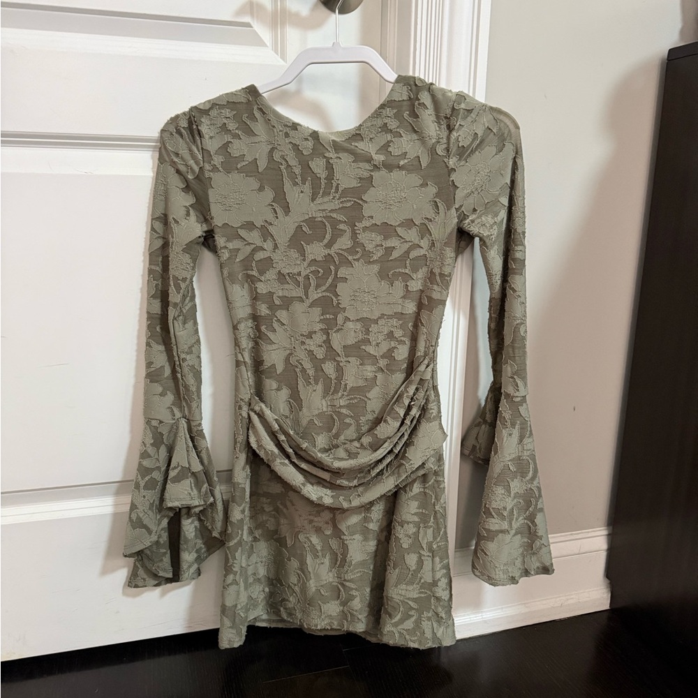 Green mini dress with flowy sleeves